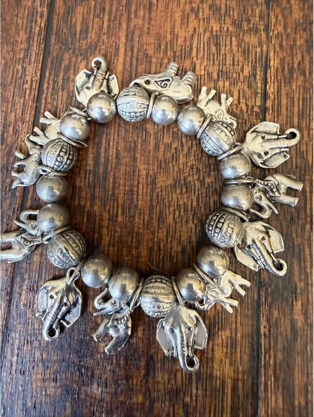 Vintage Elephant Charm Stretch Bracelet 🐘